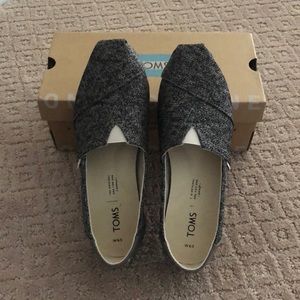 Toms textured woven shoe